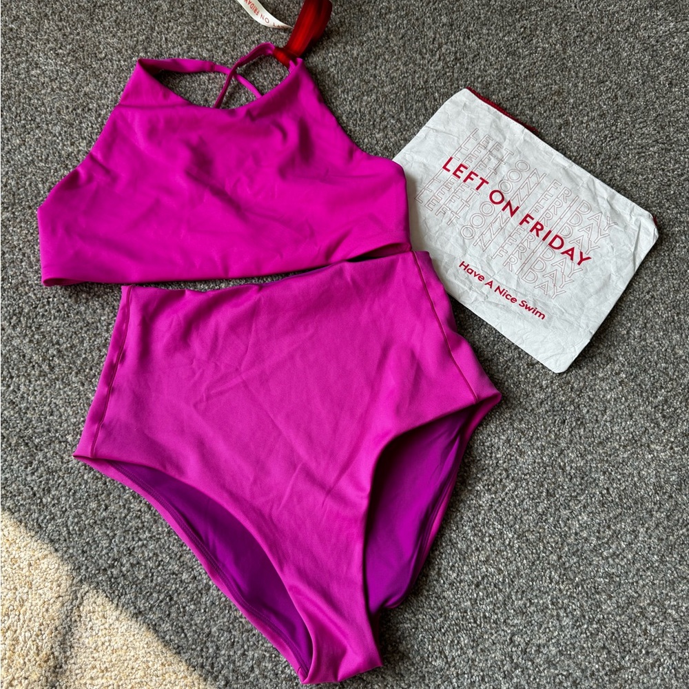 Left on Friday set.  EUC. Bottoms worn a couple times. Top is worn once.  Xl.